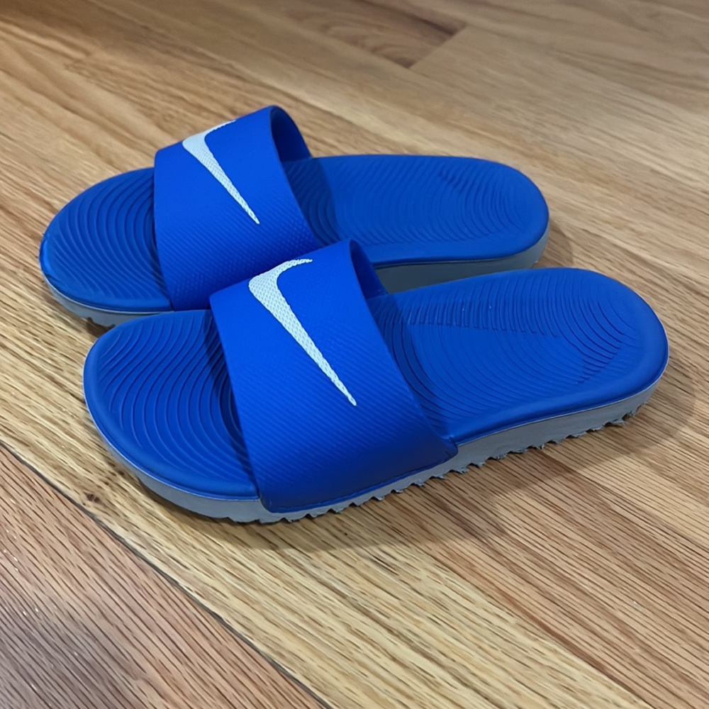 Little kids size 12 Nike slides